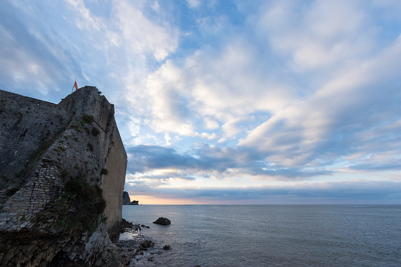 ヴェネツィア統治時代に作られた城壁に囲まれる