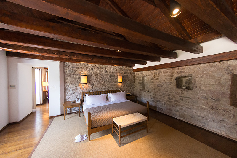 村の民家をそのままホテルの客室に。写真は「デラックス・コテージ（Deluxe Cottage）」タイプの客室