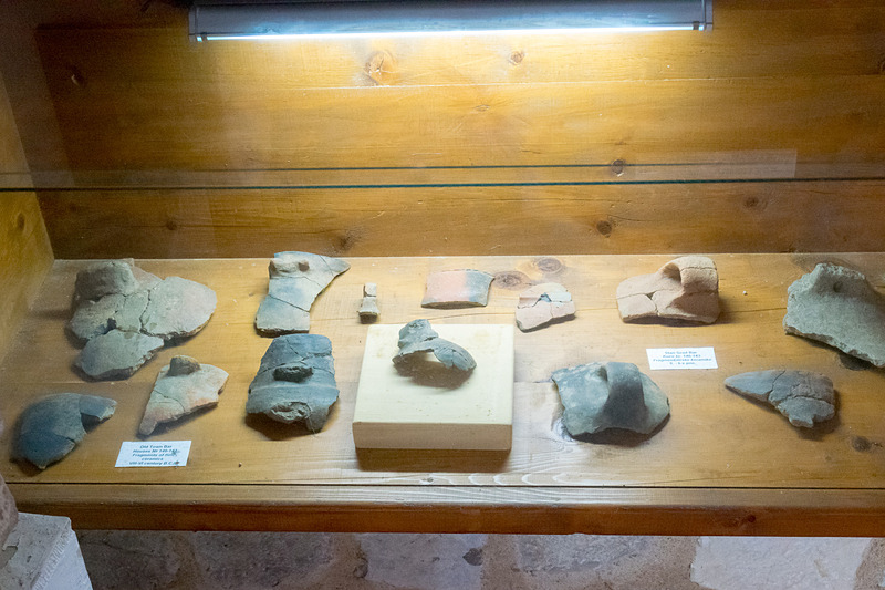 入り口近くにはバールでの発掘品を展示。新石器時代から中世、近代までさまざまな物が発掘されている