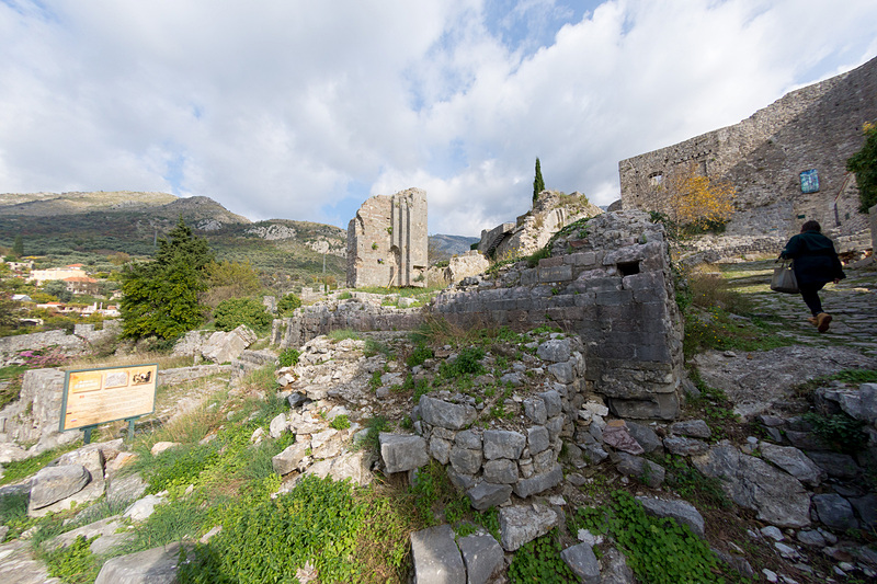 バール旧市街の要塞跡は至るところが崩壊している。モンテネグロ人がオスマン帝国支配からの解放を目指して戦った証だ