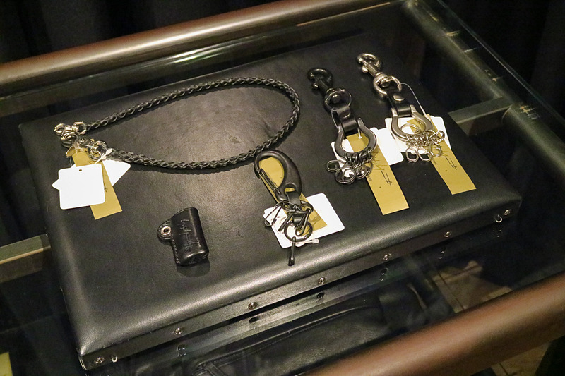 ヨウジヤマモトブランドの商品が並ぶ