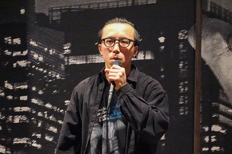 敬愛する山本耀司さんの作品の撮影を母国でできたことが「本当に幸せなこと」と語るレスリー・キーさん。「マリーナベイ・サンズ」の有名なインフィニティ・プールでも撮影を行なっている