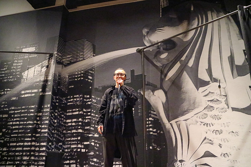 敬愛する山本耀司さんの作品の撮影を母国でできたことが「本当に幸せなこと」と語るレスリー・キーさん。「マリーナベイ・サンズ」の有名なインフィニティ・プールでも撮影を行なっている