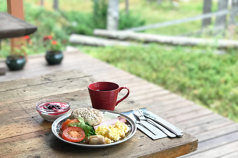 ロッジで食べる朝食は空気もごちそうです