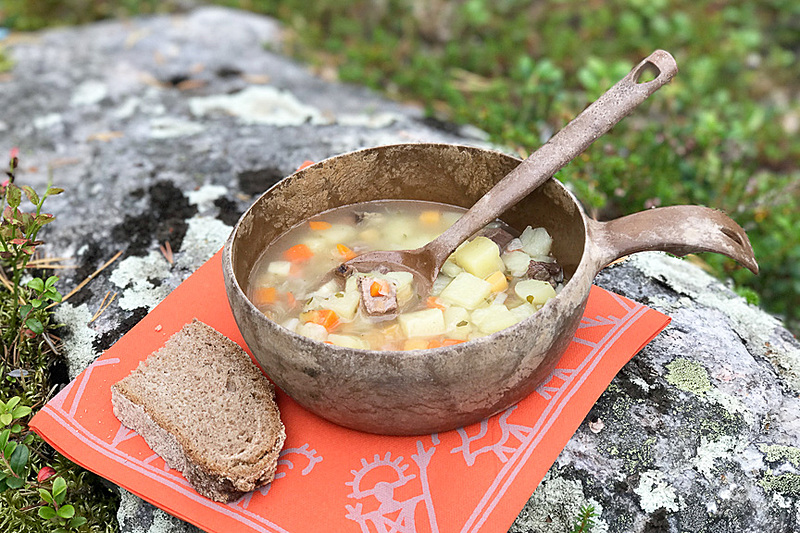 フィンランドのランチの定番、スープとパン