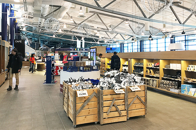 どんだけハスキー犬押しなんだというキッティラ空港