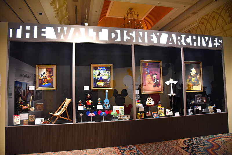 ベッキー氏も「非常に我々のオフィスの再現性が高い展示」と絶賛する「アーカイブスのショーケース」（C）Disney
