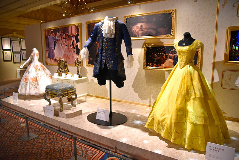 映画「美女と野獣」で実際に使用されたドレスやルミエールやコグスワースのキャラクターモデルも（C）Disney