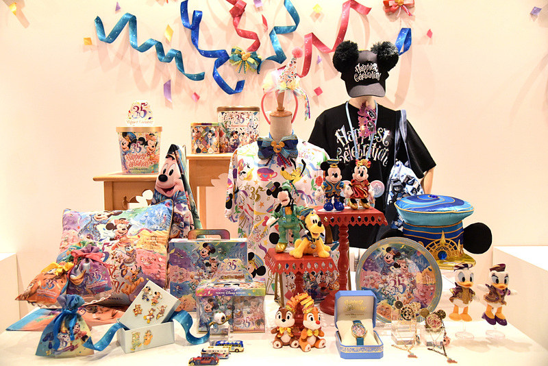 「Happiest Celebration！」と連動したスペシャルグッズ（C）Disney