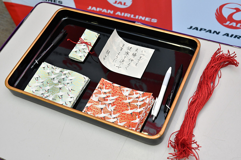 願い札は2種類用意され、記入後に赤い紐で結ぶ