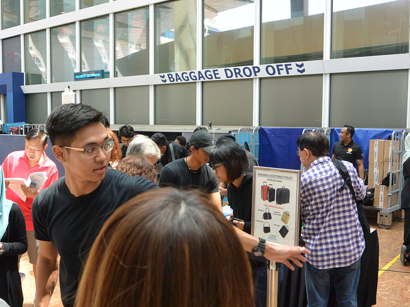 手荷物を預ける（先に預けておくことも可能）