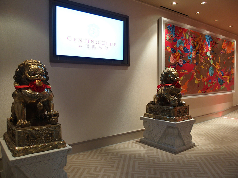 パレス等級専用のエリアがあり、レストランとラウンジ、カフェなどを備える（画像は姉妹船のワールド ドリーム）