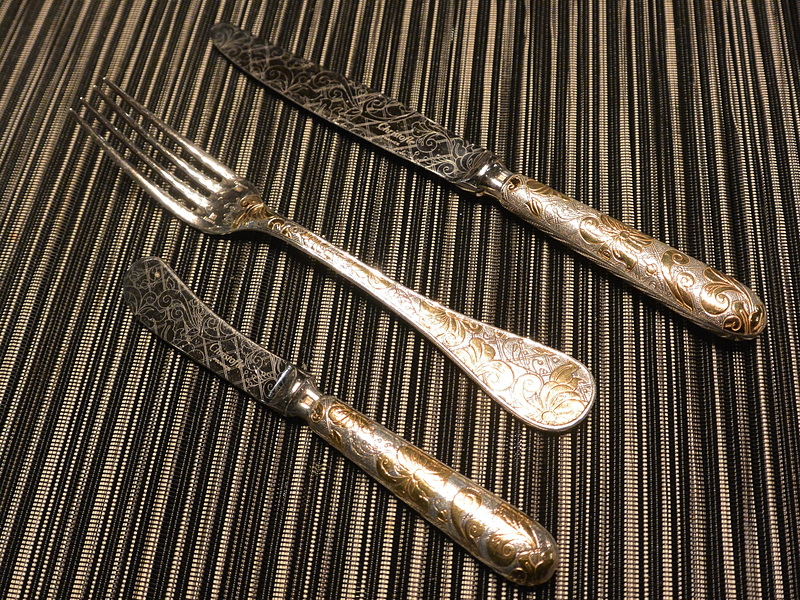 カトラリーはフランスのChristofle製