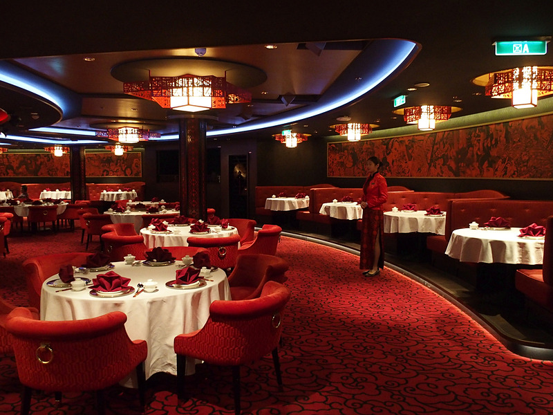 こちらもすべての船客が利用できる有料レストレランでは最も格式の高いレストランの1つ「Silk Road Chinese Restaurant」。取材時はアラカルトでいただいたが、コースでオーダーすることもできる