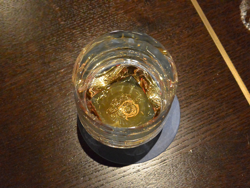 ブルーラベル。色が違う、香りが違う、口に入れるとすっと軽く、そして後味が全然違う