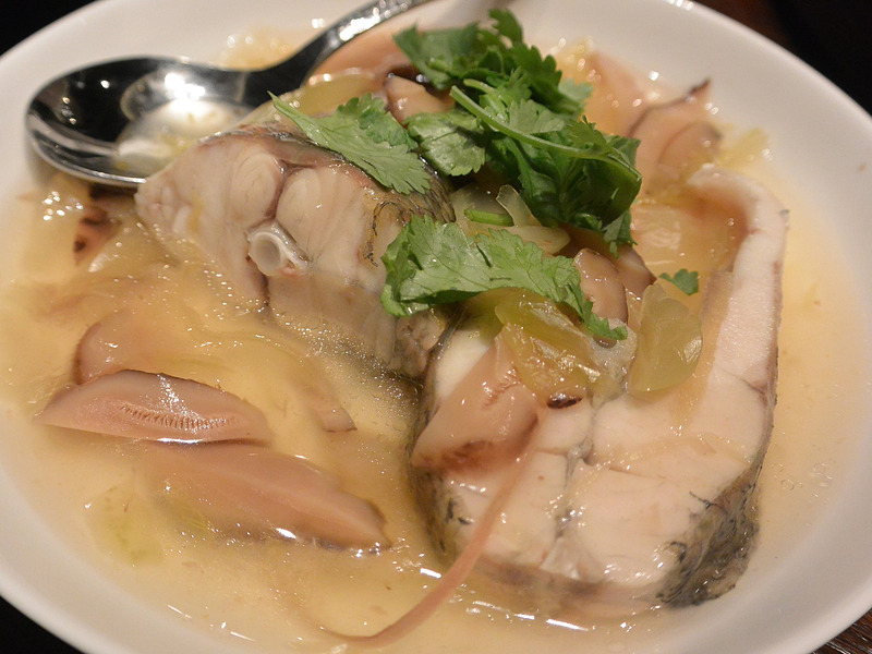 蒸した季節の白身魚と塩ゆで野菜