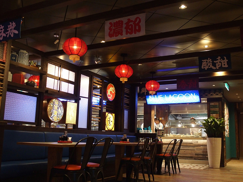 店の前を歩くと香草と香辛料の香りでフラフラと入りたくなる東南アジアレストランのBlue Lagoonでは、23時から翌1時限定で夜食メニューを始めた