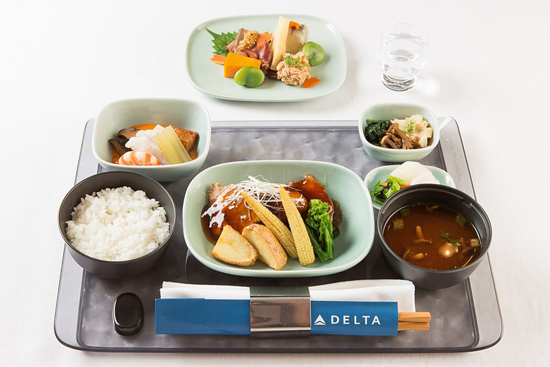 上野法男シェフが考案・監修した機内食メニュー