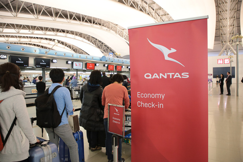 筆者が搭乗したのは、木曜日発のQF34便。チェックインカウンターでは、出発約3時間前の16時ごろより搭乗手続きが開始された