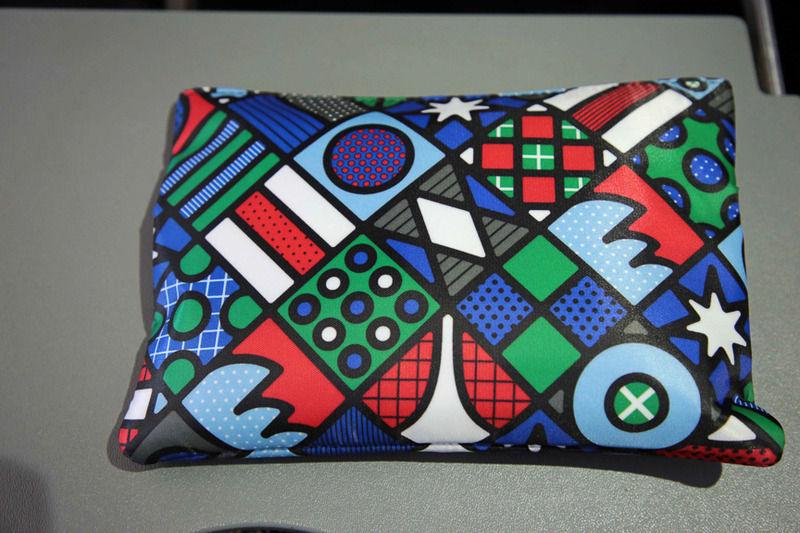 ビジネスクラスのアメニティ。こちらは「Craig and Karl」で、アイマスクも同じ柄だ。