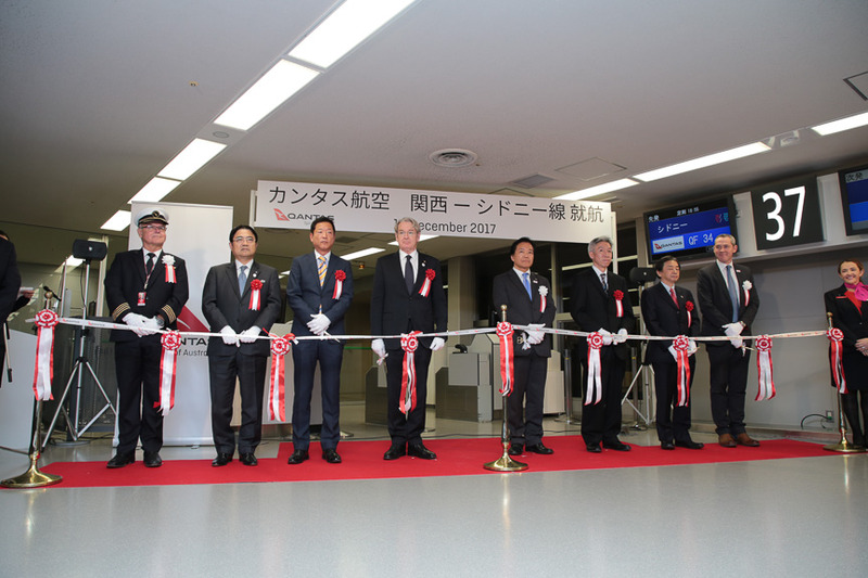 関係者、来賓によるテープカット。カンタス航空の新たな歴史が始まった