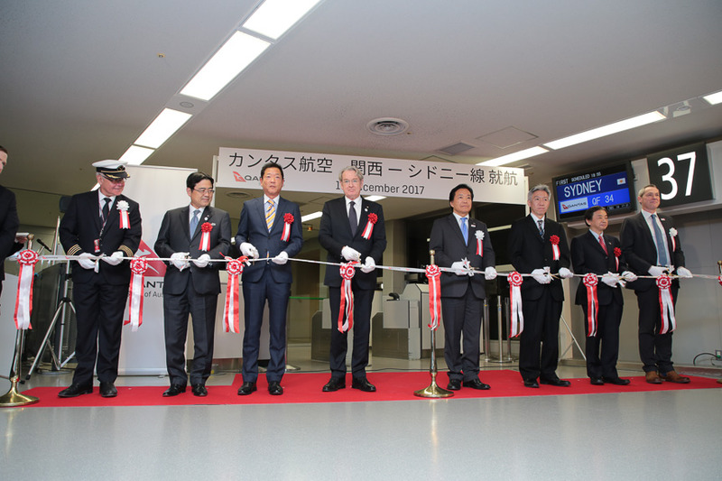 関係者、来賓によるテープカット。カンタス航空の新たな歴史が始まった