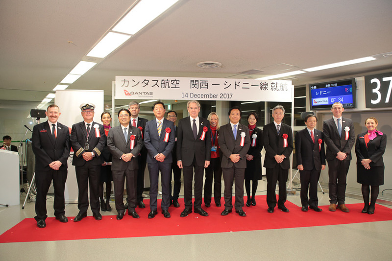 結びに、列席者らによるフォトセッションが行なわれた