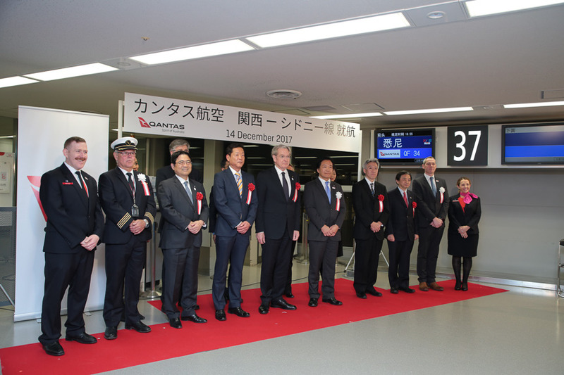 結びに、列席者らによるフォトセッションが行なわれた