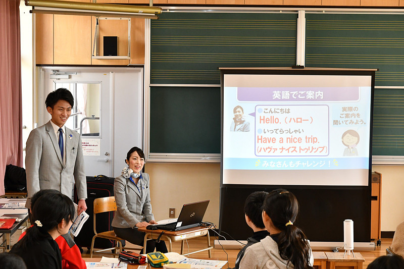 外国語を使う場面も多いということで、あいさつの練習