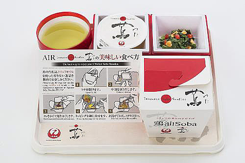 機内食「AIRシリーズ」第27弾は、「混ぜソバ」スタイルの「AIR Japanese Soba Noodles 蔦」