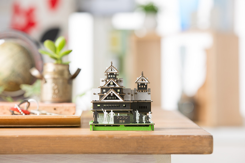 ソラシドエアは「熊本城 組み建て募金」を3月1日から機内で販売する