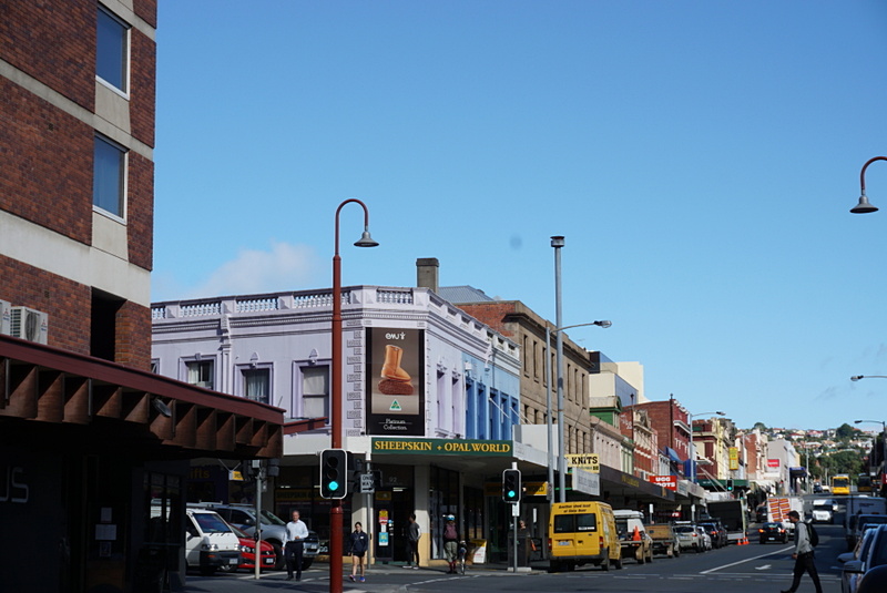 約20万人が住むタスマニア島の州都ホバート。中心部はデパートやお土産物屋も並んでいる