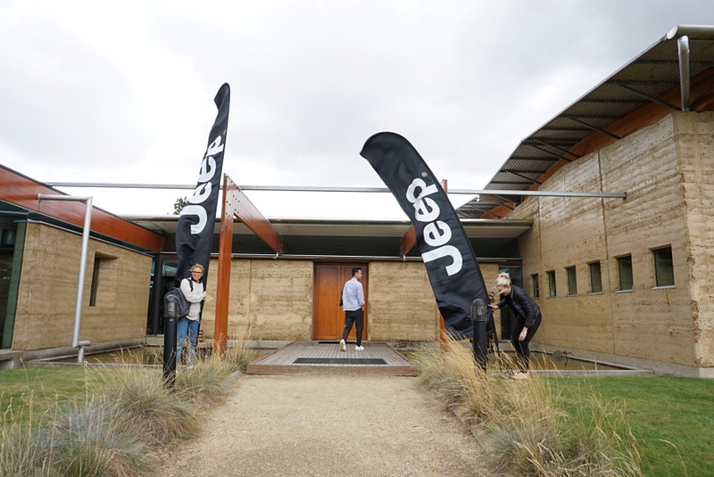 試乗会の途中に立ち寄ったワイナリー。多種のブドウを栽培していて、白ワイン、赤ワインともにフレッシュなタイプから重厚なモノまで多くの種類があるという