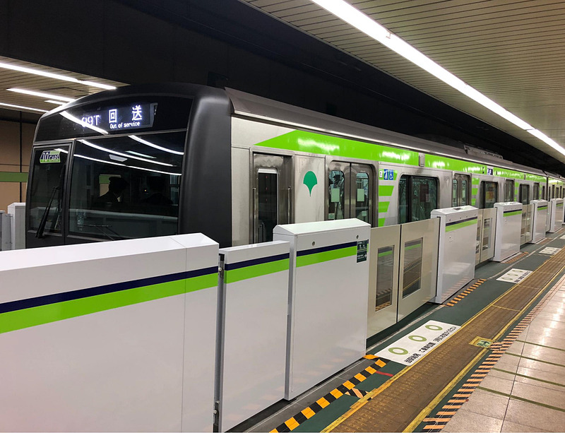 東京都交通局は都営新宿線 本八幡駅にホームドアを設置する