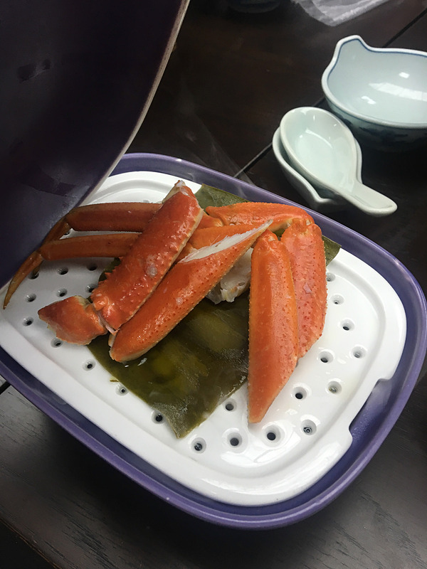 越前ガニ！　昆布と蒸してホカホカで頂きます