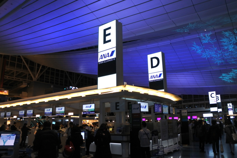 空港到着と同時にチェックインカウンターへ