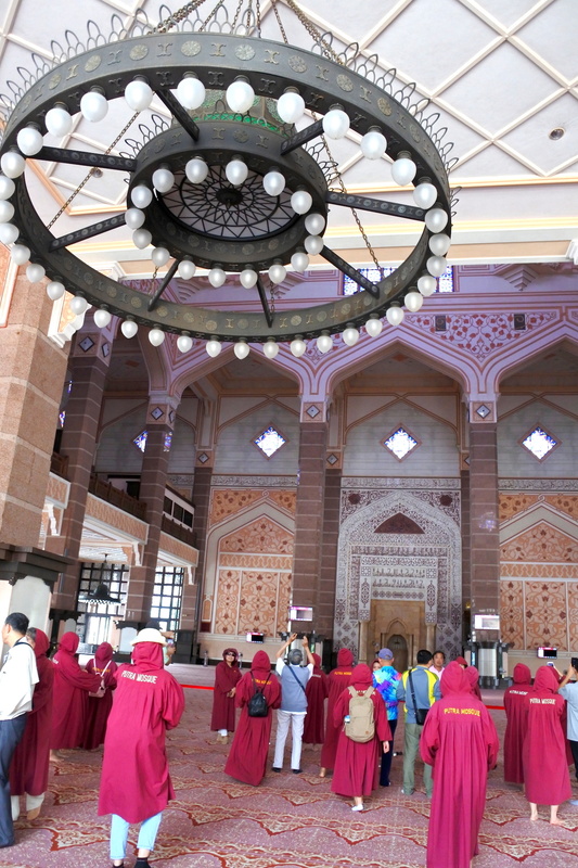 観光客は多いが、その広さゆえ静かな空間は保たれていた