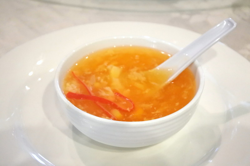 コーンと卵で安定の美味さの「Crab Meat Broth with Sweet Corn」