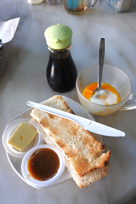 「カヤトースト」はカヤジャムとマーガリンに卵＆お醤油と一緒に味わおう