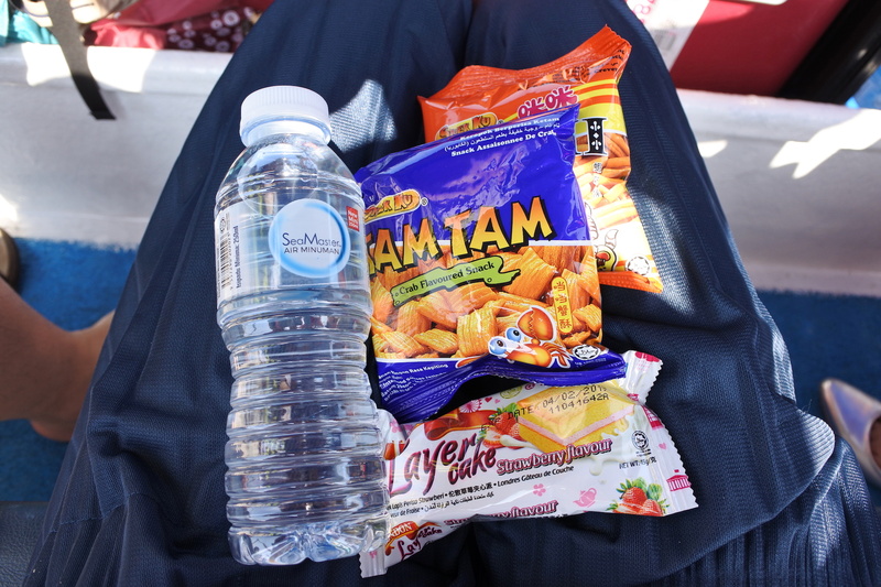 帰りにはペットボトルとお菓子など軽食を配布