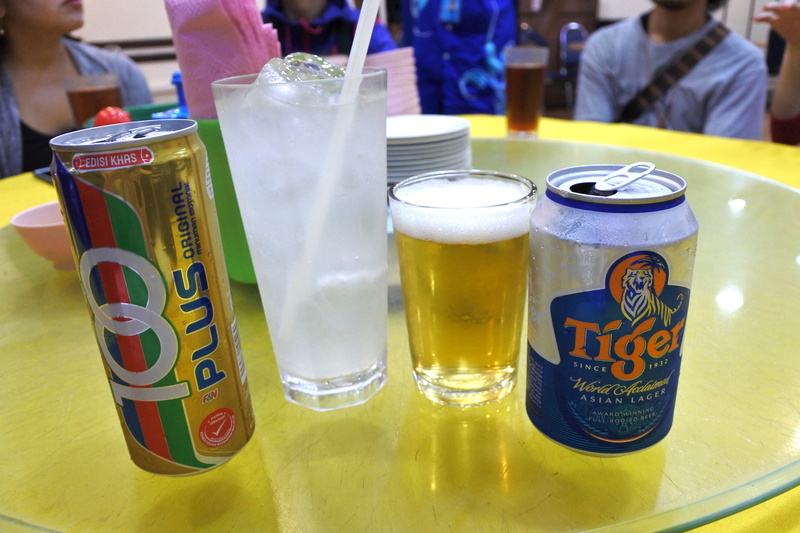「タイガービール」と「100PLUS」で乾杯