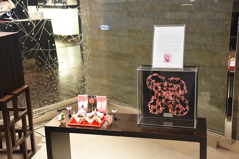 サクララウンジにはひな飾り