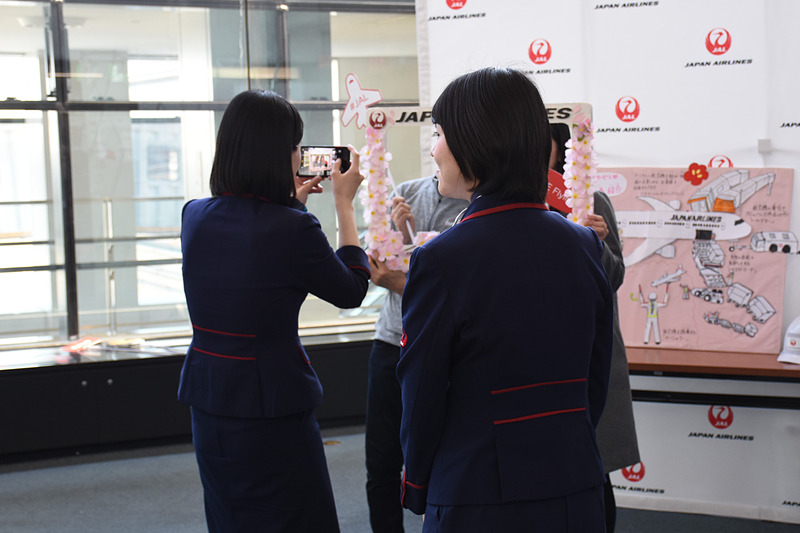 女性スタッフと記念撮影が行なえた