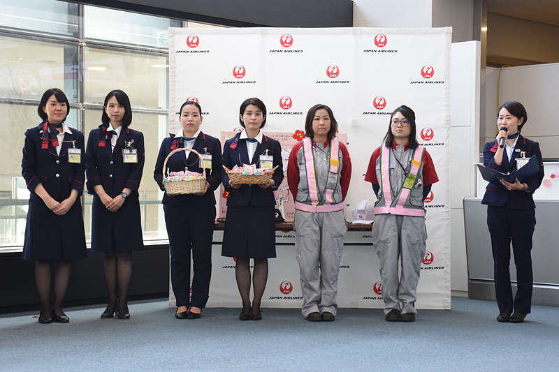 搭乗開始前にグループ各社を紹介