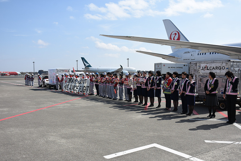 10時42分にブロックアウト。全員で一礼。手を振って見送った