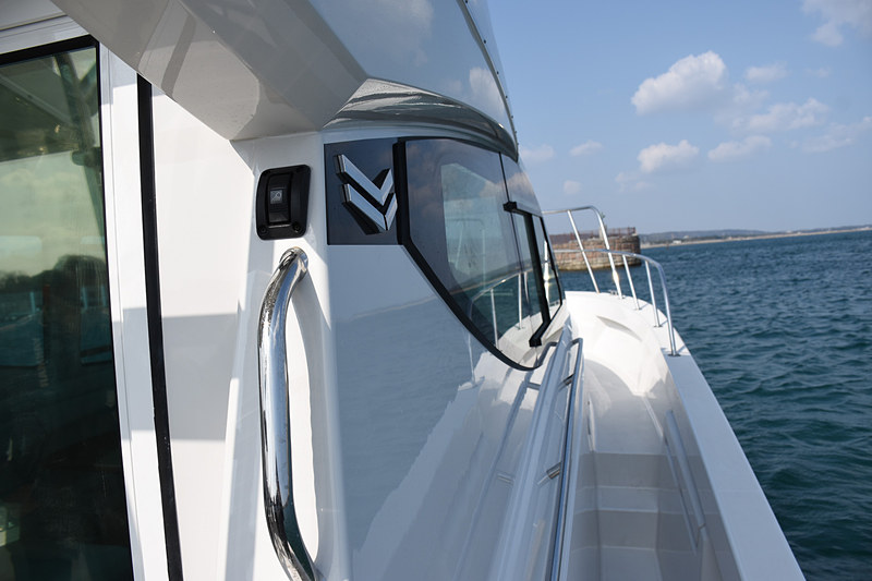 ウォークアラウンドデッキなので、どこにいても釣り糸を垂らせる