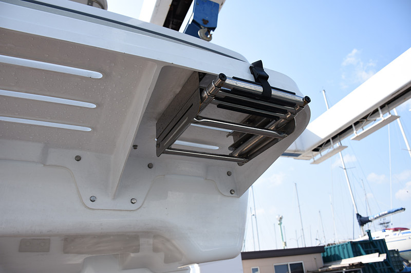 船首のスラスター（オプション）