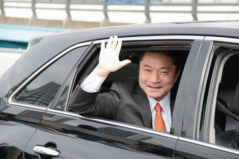 来賓の議員も通り初めに参加