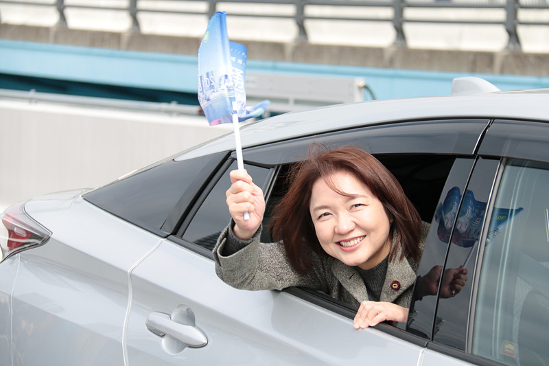 来賓の議員も通り初めに参加