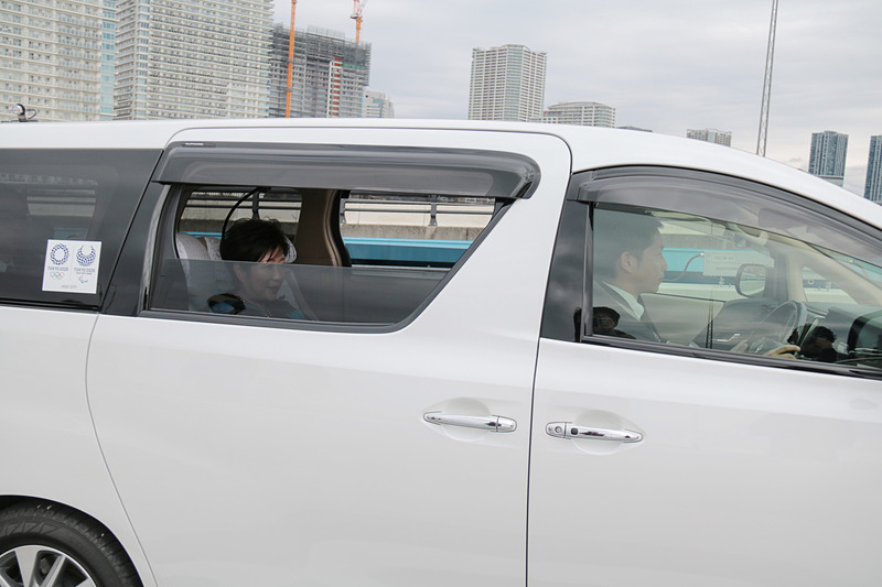 事前案内はなかったが、小池都知事も通り初めに参加